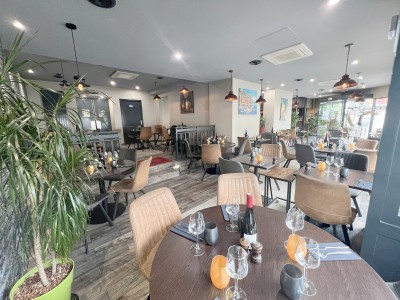 FONDS DE COMMERCE A CEDER - RESTAURANT - ST MAUR DES FOSSES - 197.04 m2 - 425�600�&euro;