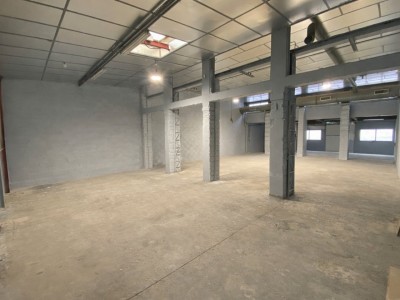 ENTREPOT A LOUER - VILLENEUVE LE ROI - 260 m2 - 2 600 &euro; HC et HT par mois