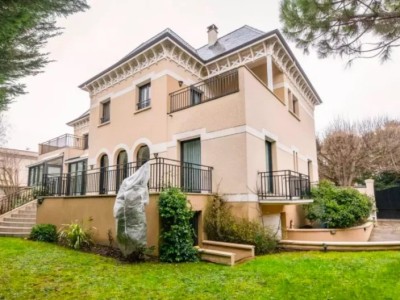 VILLA A VENDRE - LA VARENNE ST HILAIRE - 300 m2 - 2 500 000 &euro;