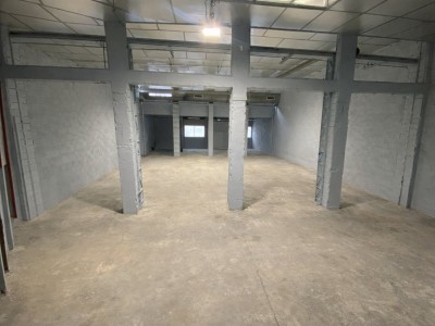 ENTREPOT A LOUER - VILLENEUVE LE ROI - 260 m2 - 2 600 € HC et HT par mois