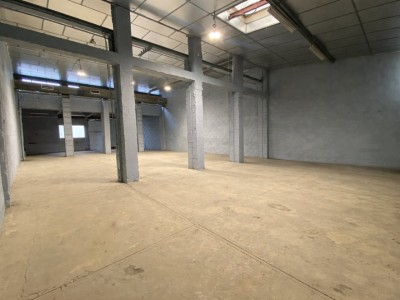 ENTREPOT A LOUER - VILLENEUVE LE ROI - 260 m2 - 2 600 € HC et HT par mois