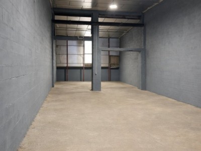 ENTREPOT A LOUER - VILLENEUVE LE ROI - 140 m2 - 1 400 € HC et HT par mois