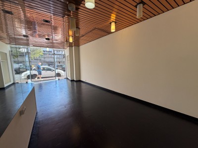 Boutique avec vitrine face gare Champigny/St Maur - LA VARENNE ST HILAIRE Face à la gare de champigny - 39 m2 - R&Eacute;ALIS&Eacute;