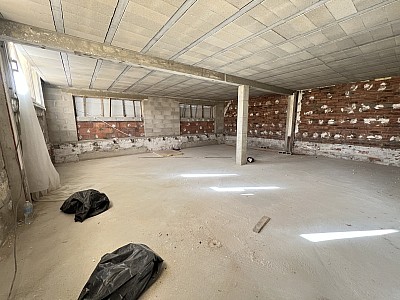 LOCAL COMMERCIAL A LOUER - ST MAUR DES FOSSES - 510 m2 - 14�000�&euro; HC par mois