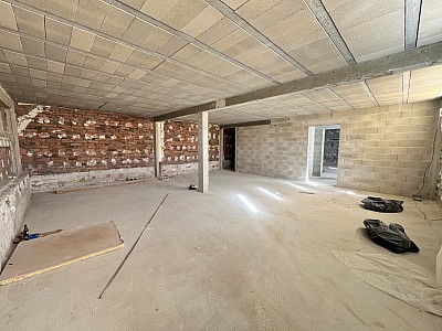 LOCAL COMMERCIAL A LOUER - ST MAUR DES FOSSES - 510 m2 - 14�000�&euro; HC par mois