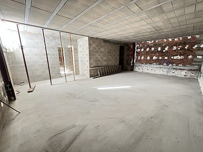 LOCAL COMMERCIAL A LOUER - ST MAUR DES FOSSES - 510 m2 - 14�000�&euro; HC par mois