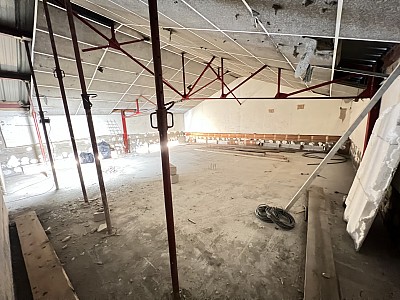 LOCAL COMMERCIAL A LOUER - ST MAUR DES FOSSES - 510 m2 - 14�000�&euro; HC par mois