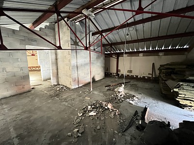 LOCAL COMMERCIAL A LOUER - ST MAUR DES FOSSES - 510 m2 - 14�000�&euro; HC par mois