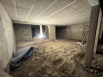 LOCAL COMMERCIAL A LOUER - ST MAUR DES FOSSES - 510 m2 - 14�000�&euro; HC par mois