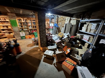 MURS COMMERCIAUX + FONDS DE COMMERCE LICENSE 4 A VENDRE - ST MAUR DES FOSSES - 180 m2 - 649 000 €