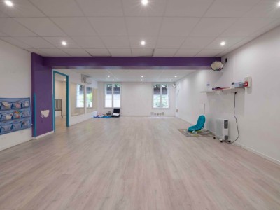 LOCAL D ACTIVITE A LOUER - ST MAUR DES FOSSES - 129.43 m2 - 2 300 &euro; HC par mois