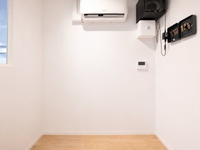 LOCAL D ACTIVITE A LOUER - ST MAUR DES FOSSES - 129.43 m2 - 2 300 &euro; HC par mois