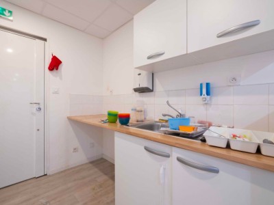 LOCAL D ACTIVITE A LOUER - ST MAUR DES FOSSES - 129.43 m2 - 2 300 &euro; HC par mois