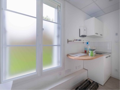 LOCAL D ACTIVITE A LOUER - ST MAUR DES FOSSES - 129.43 m2 - 2 300 &euro; HC par mois