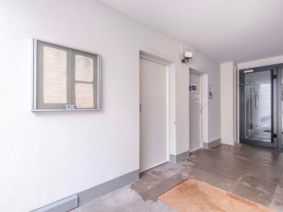 LOCAL D ACTIVITE A LOUER - ST MAUR DES FOSSES - 129.43 m2 - 2 300 &euro; HC par mois