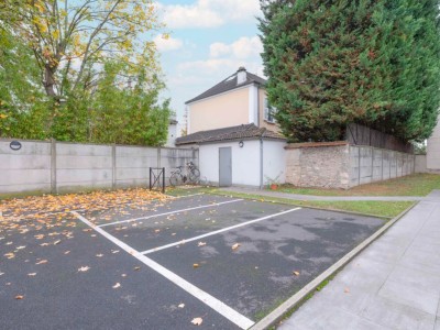 LOCAL D ACTIVITE A LOUER - ST MAUR DES FOSSES - 129.43 m2 - 2 300 &euro; HC par mois