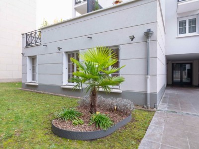 LOCAL D ACTIVITE A LOUER - ST MAUR DES FOSSES - 129.43 m2 - 2 300 &euro; HC par mois
