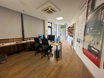 Local commercial à rafraîchir 58 m² à Neuilly-Plaisance (limite Le Perreux), terrain 169 m², garage 16 m². Centre-ville, RER, bus. 313 000 €
