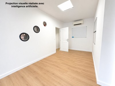 Local commercial à rafraîchir 58 m² à Neuilly-Plaisance (limite Le Perreux), terrain 169 m², garage 16 m². Centre-ville, RER, bus. 313 000 €