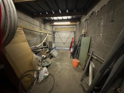 Local commercial à rafraîchir 58 m² à Neuilly-Plaisance (limite Le Perreux), terrain 169 m², garage 16 m². Centre-ville, RER, bus. 313 000 €