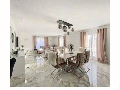 Maison de 5 pi�ces de 200 m� � Crosne A VENDRE - CROSNE - 125.23 m2 - 550�000�&euro;