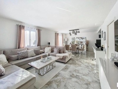 Maison de 5 pi�ces de 200 m� � Crosne A VENDRE - CROSNE - 125.23 m2 - 550�000�&euro;