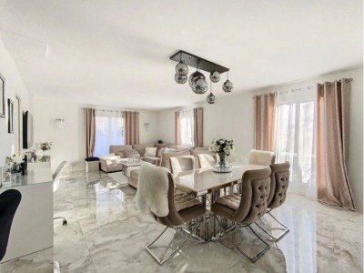 Maison de 5 pi�ces de 200 m� � Crosne A VENDRE - CROSNE - 125.23 m2 - 550�000�&euro;