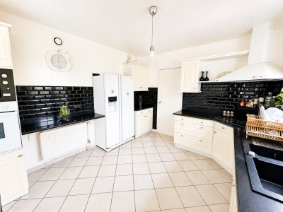MAISON DE VILLE A VENDRE - LA QUEUE EN BRIE - 194 m2 - 589 900 &euro;