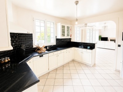 MAISON DE VILLE A VENDRE - LA QUEUE EN BRIE - 194 m2 - 589 900 &euro;