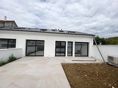 MAISON A VENDRE - ST MAUR DES FOSSES - 92.45 m2 - 570�000�&euro;