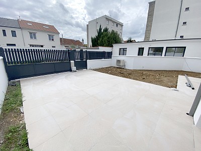 MAISON A VENDRE - ST MAUR DES FOSSES - 99.3 m2 - 610 000 €