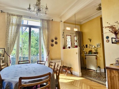 MAISON A VENDRE - ST MAUR DES FOSSES - 280.26 m2 - 1 349 000 €