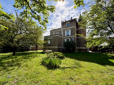 MAISON A VENDRE - ST MAUR DES FOSSES - 280.26 m2 - 1 349 000 €