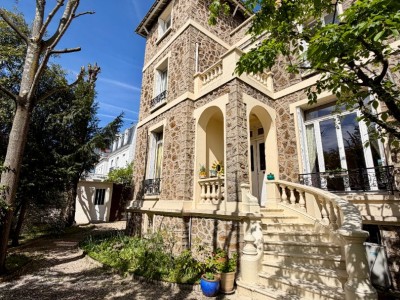 MAISON A VENDRE - ST MAUR DES FOSSES - 280.26 m2 - 1 349 000 €
