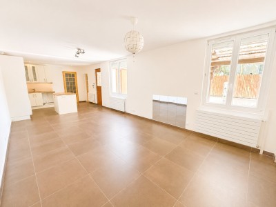 plain-pied A VENDRE - ST MAUR DES FOSSES - 78.09 m2 - 445 000 &euro;