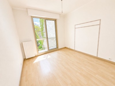 CENTRE A VENDRE - LA VARENNE ST HILAIRE centre - 42.6 m2 - 247 000 &euro;