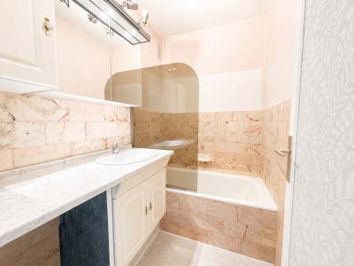 CENTRE A VENDRE - LA VARENNE ST HILAIRE centre - 42.6 m2 - 247 000 &euro;