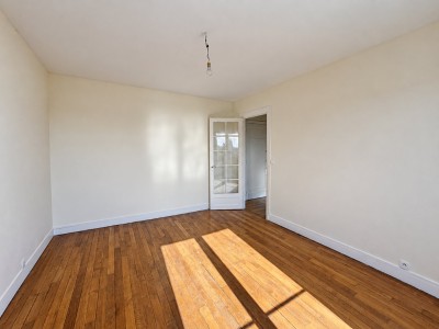 APPARTEMENT T2 A VENDRE - LA VARENNE ST HILAIRE - 43.5 m2 - 249 000 &euro;