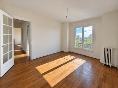 APPARTEMENT T2 A VENDRE - LA VARENNE ST HILAIRE - 43.5 m2 - 249 000 &euro;