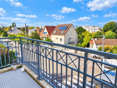 BEL APPARTEMENT AVEC TERRASSE ET PARKING – RÉSIDENCE RÉCENTE