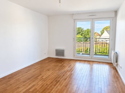 BEL APPARTEMENT AVEC TERRASSE ET PARKING – RÉSIDENCE RÉCENTE
