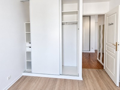 BEL APPARTEMENT AVEC TERRASSE ET PARKING – RÉSIDENCE RÉCENTE