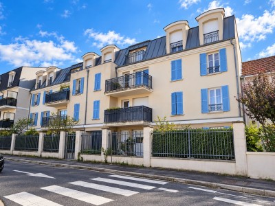 BEL APPARTEMENT AVEC TERRASSE ET PARKING – RÉSIDENCE RÉCENTE