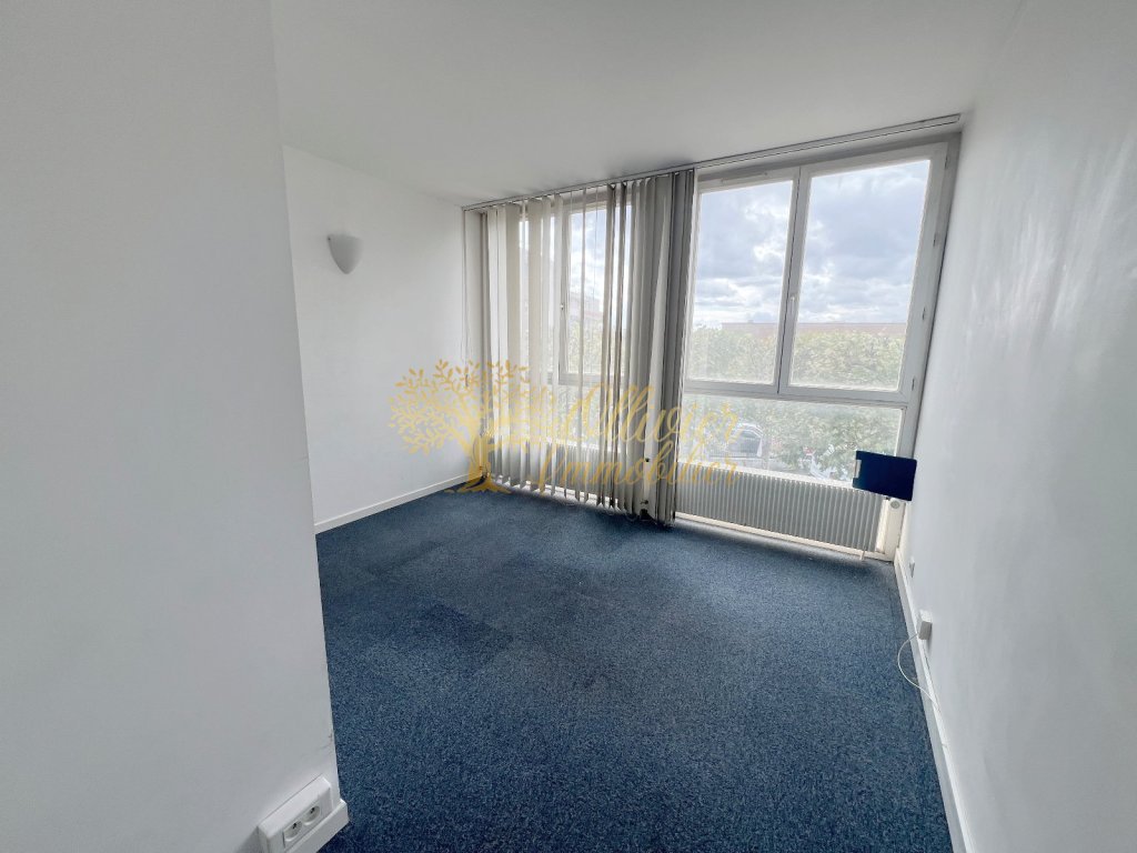 BUREAU A VENDRE - ST MAUR DES FOSSES - 27.13 m2 - 115�000�&euro; 