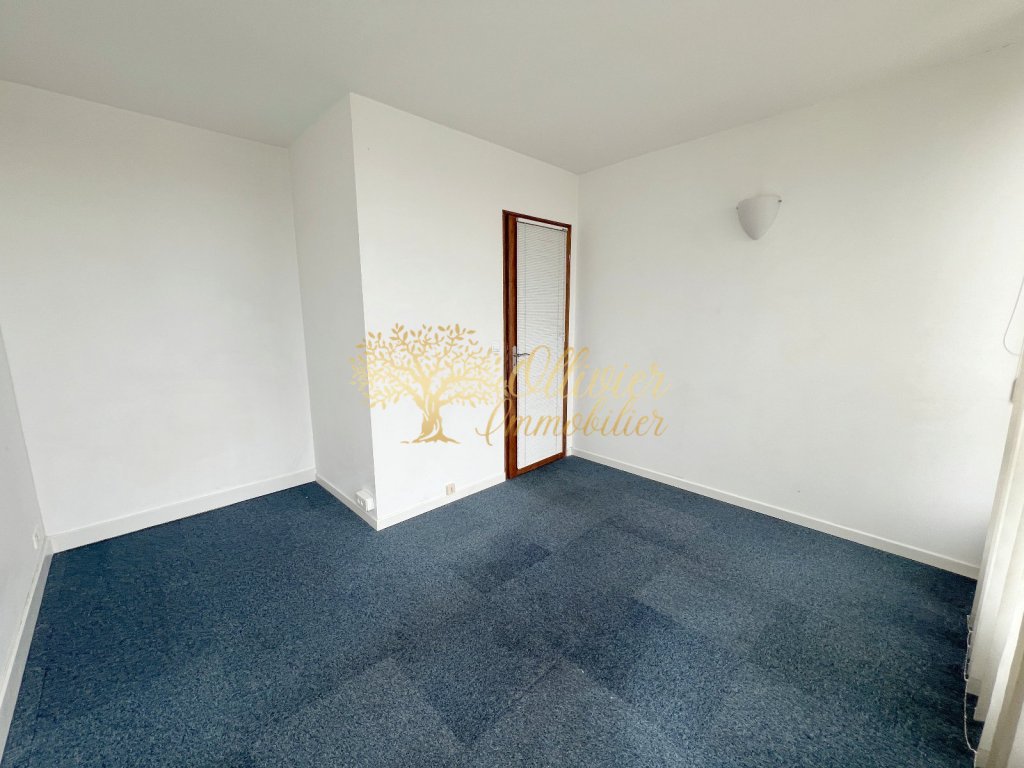 BUREAU A VENDRE - ST MAUR DES FOSSES - 27.13 m2 - 115�000�&euro; 