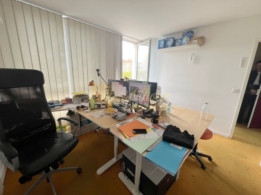 BUREAU A VENDRE - ST MAUR DES FOSSES - 27.13 m2 - 115�000�&euro; 