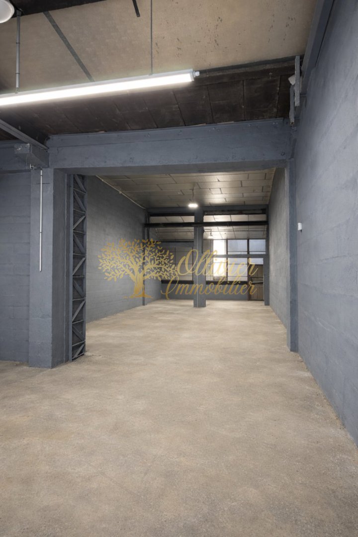 ENTREPOT A LOUER - VILLENEUVE LE ROI - 140 m2 - 1�400�&euro; HC et HT par mois