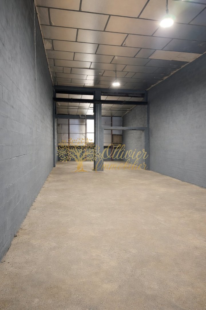 ENTREPOT A LOUER - VILLENEUVE LE ROI - 140 m2 - 1�400�&euro; HC et HT par mois