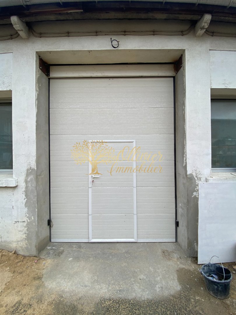 ENTREPOT A LOUER - VILLENEUVE LE ROI - 140 m2 - 1�400�&euro; HC et HT par mois