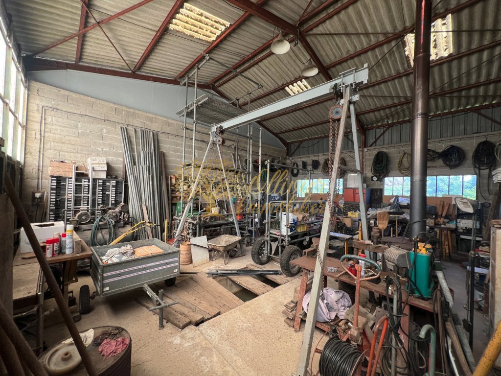 ENTREPOT A VENDRE - BANNOST VILLEGAGNON - 200 m2 - 110�000�&euro; 